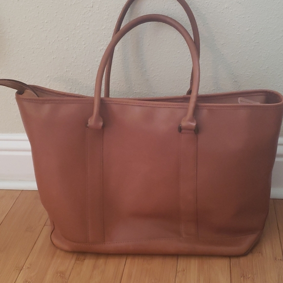 L.L. Bean Handbags - Vintage LL BEAN LEATHER Travel tote animal print